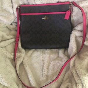 Authentic Large crossbody Coach bag 👜❤️